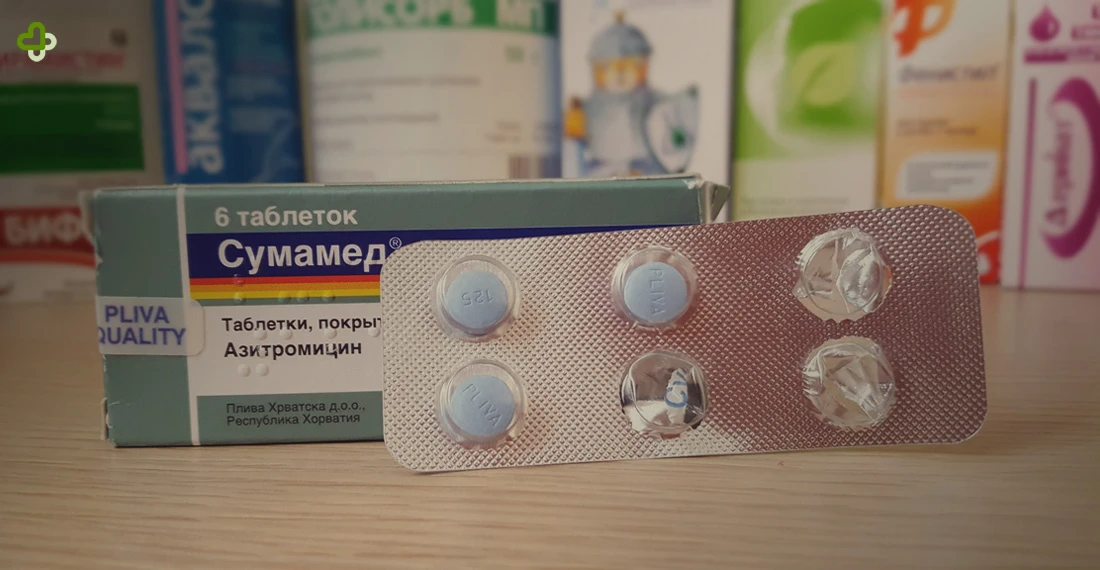 Упаковка Сумамеда на столе